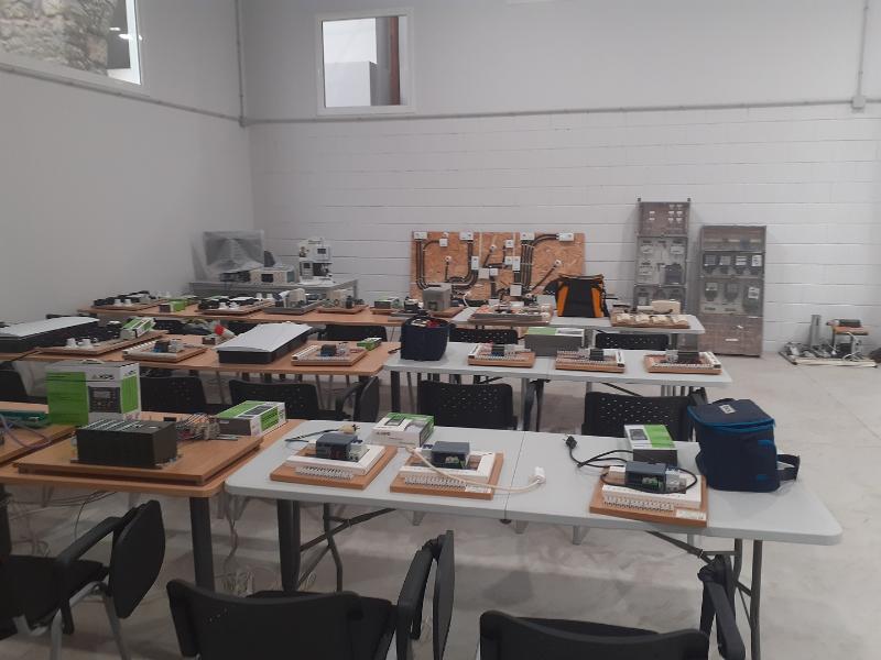 Primeros pasos para poner en marcha un taller de electrónica y electricidad en el centro de formación 'Avilés Innova'